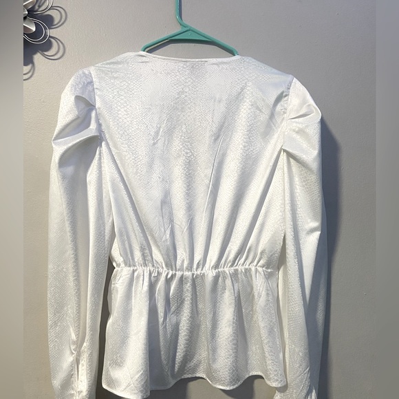 Pearly white Express women’s blouse - Picture 2 of 3